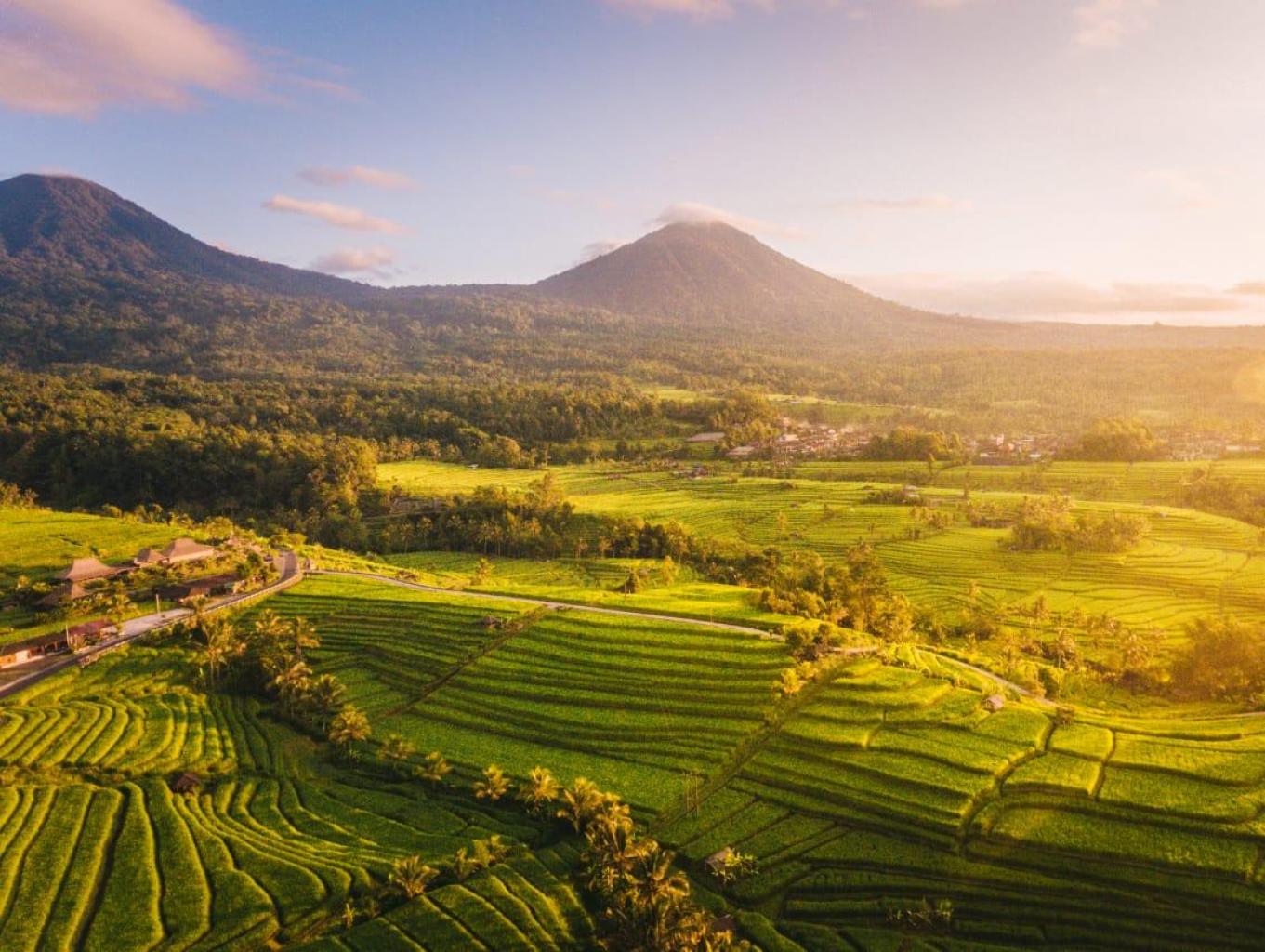 Alam Desa Gunung yang Asri